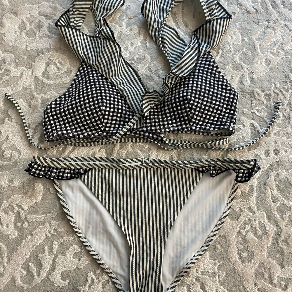 AERIE SEERSUCKER RUFFLE BIKINI SET - WORN ONCE